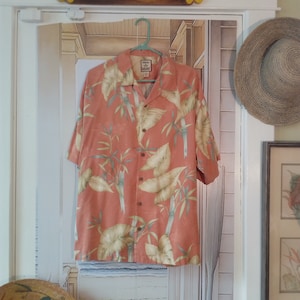 Tommy Bahama Men&#39;s Silk Shirt; &#39;LIKE-NEW&#39;; &quot;STUNNING &#39;Artistic&#39; & Beautiful Graphics&quot;; Size: Large