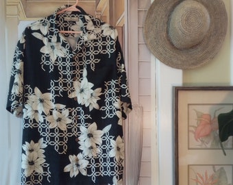 Tommy Bahama Men's Silk Shirt; 'LIKE-NEW'; "STUNNING"; "Artistic & Beautiful Graphics"; Size: Medium