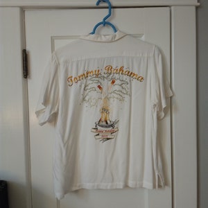 TOMMY BAHAMA Shirt 'like-new' stunning Àrtistic Graphics Size