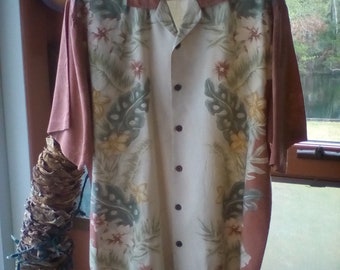 TOMMY BAHAMA Men's SILK Shirt; Size:M; Hawaiian/ Tropical Theme; 'Like-New'; No Tags.
