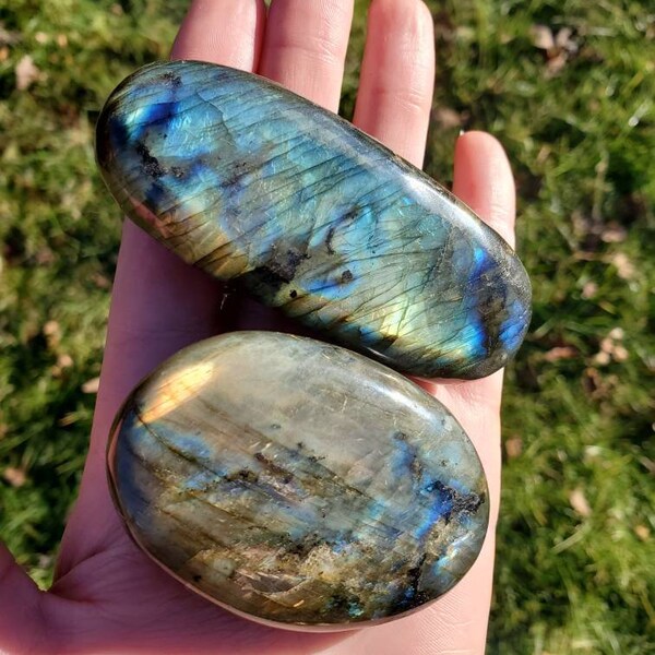 Labradorite palm stone. Labradorite Crystal.  Flashy Labradorite. Labradorite stone. Sacred space. Healing crystals.