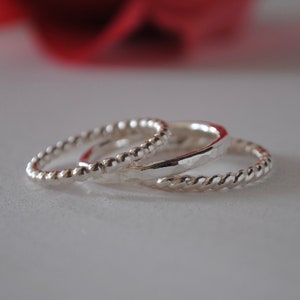 Conjunto de anillos de apilamiento de plata de tres, anillo de apilamiento de plata martillada, anillo de cuerda de plata, anillo de cuentas de plata, regalo de joyería para mujeres imagen 3