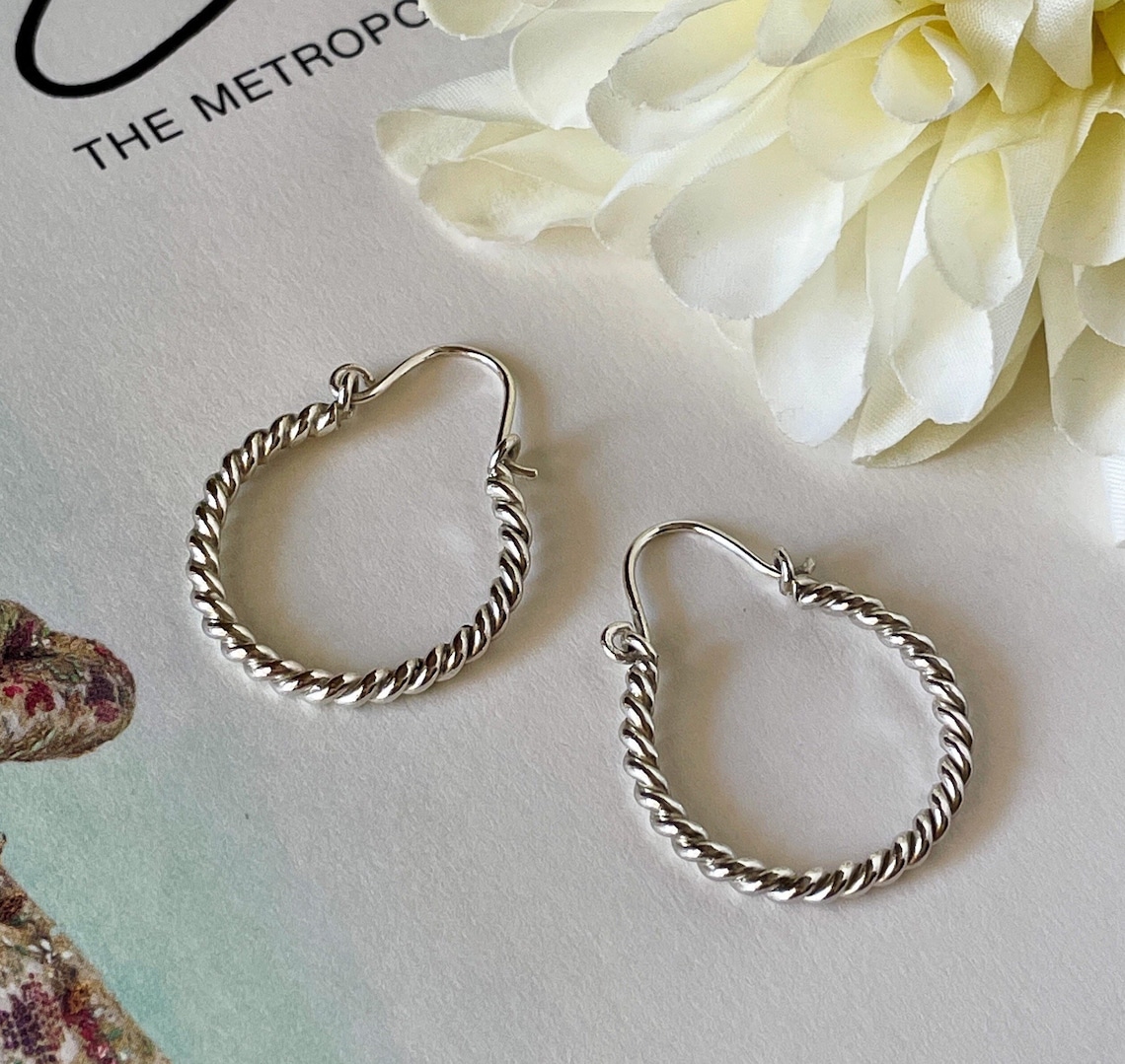 TWISTED CRINKLE HOOP EARRINGS - SILVER