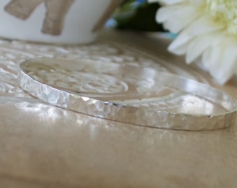Pulseira larga de prata esterlina martelada: Boho Chic empilhável