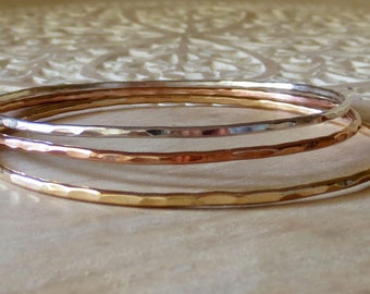 Conjunto de pulseiras de metal martelado misto: prata esterlina e ouro laminado