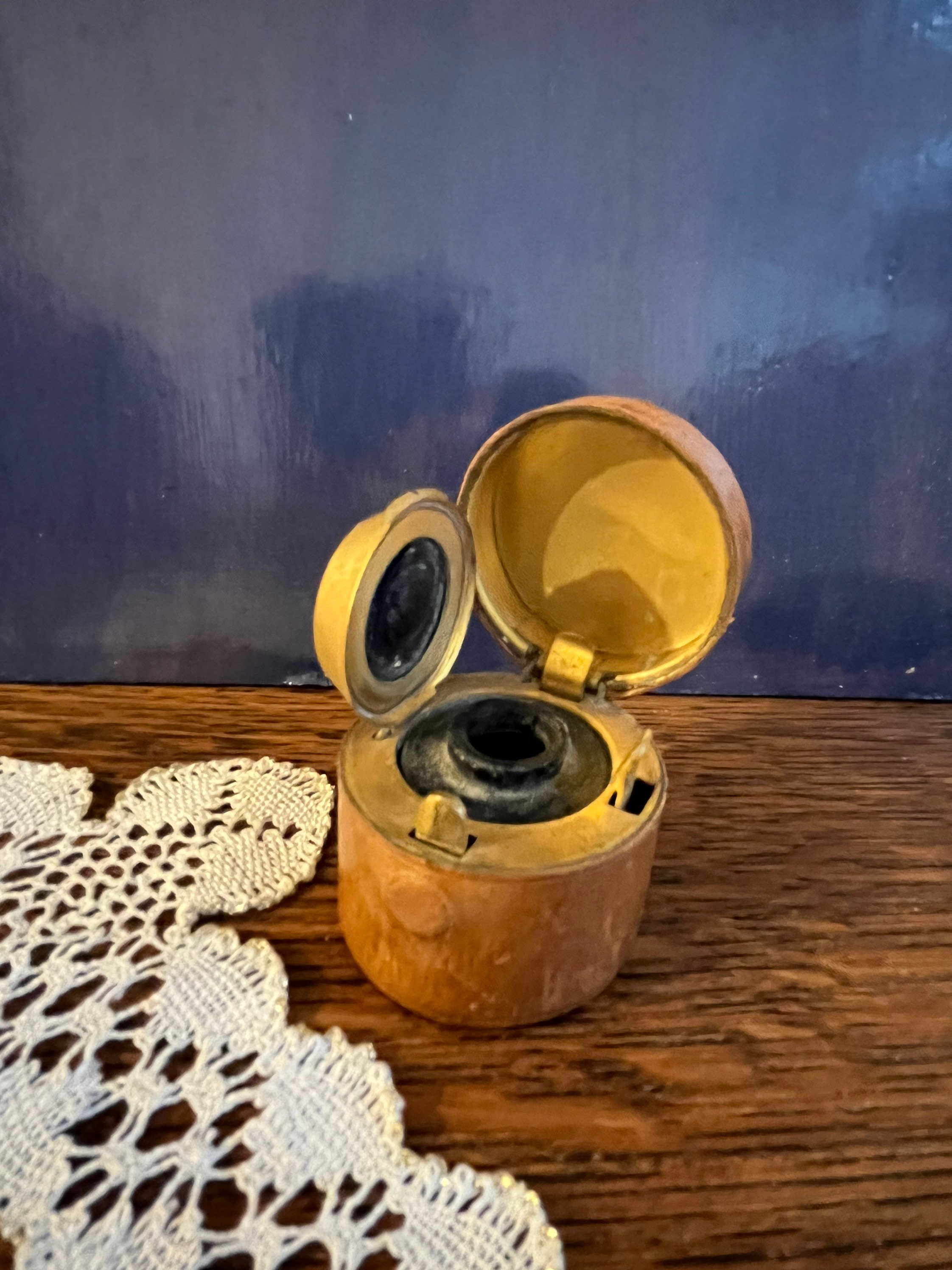 Travel Inkwell Antique travel inkwell | Travelbayz.com