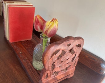 Vintage carved extendable book shelf