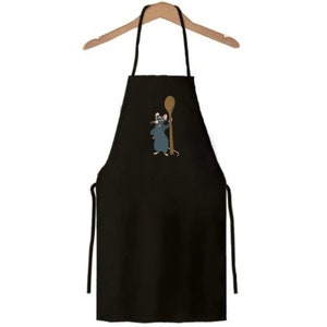 Puede incluir: Delantal de cocina negro con una rata de dibujos animados sosteniendo una cuchara de madera. La rata lleva un gorro de cocinero.