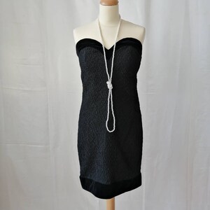 Vestido negro de Yves Saint Laurent, estilo vintage YSL Rive Gauche, vestido tubo, vestido de terciopelo negro, escote corazón, tejido fruncido, espalda descubierta
