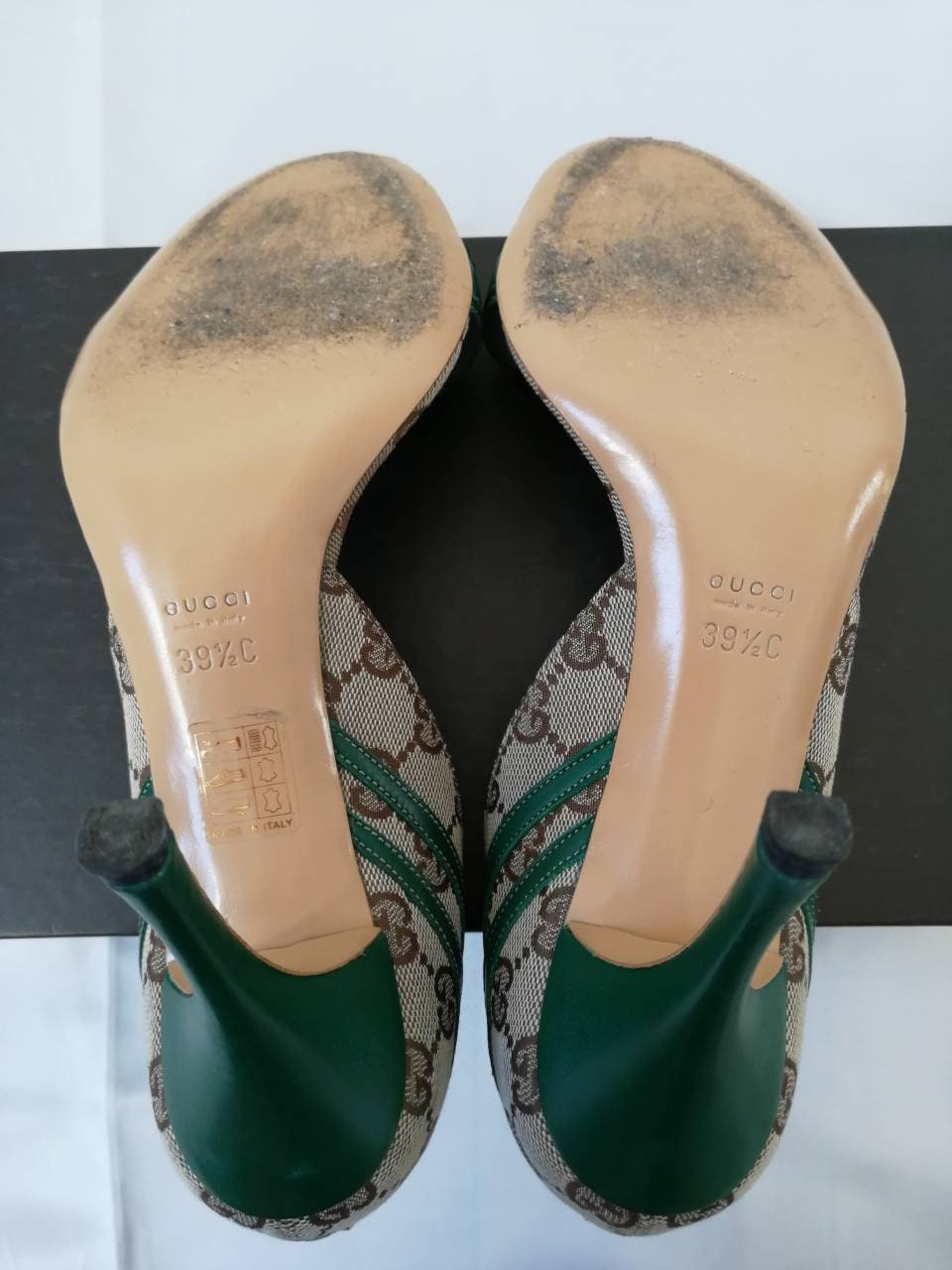 靴 Vintage Gucci Monogram Heels 36 1/2 Buty vintage Gucci, buty z monogramem Gucci, buty z dekoltem