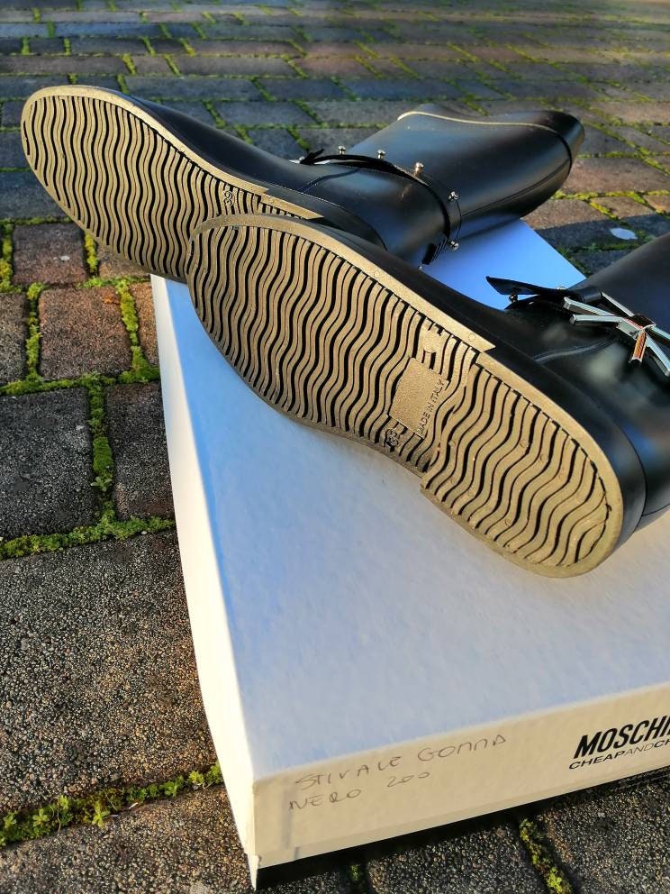 VIP【関税送料無料】希少 MOSCHINO BLACK RUBBER GUMMY BOOTS Moschino Boots, Rubber Boots, Black Shoes, Woman Rain Boots