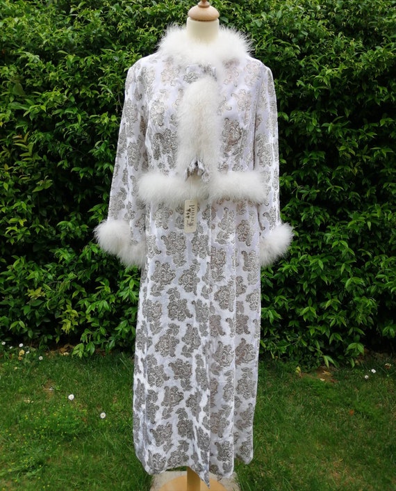 50s dressing gown, vintage neglige, white robe, v… - image 2