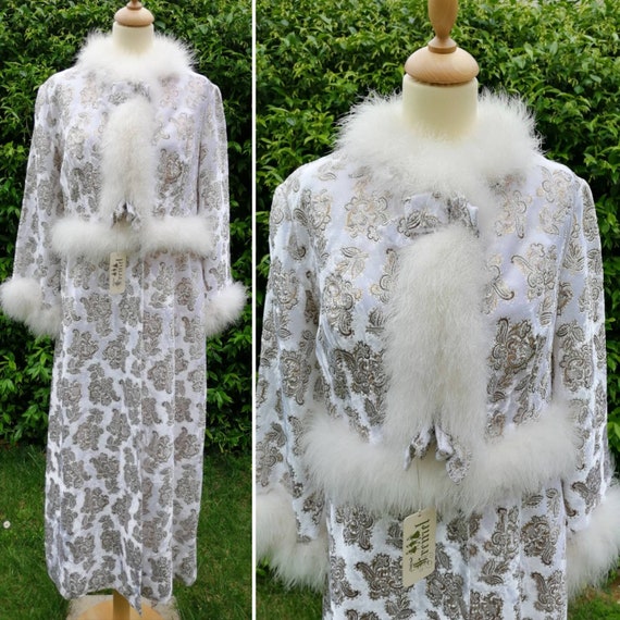 50s dressing gown, vintage neglige, white robe, v… - image 1