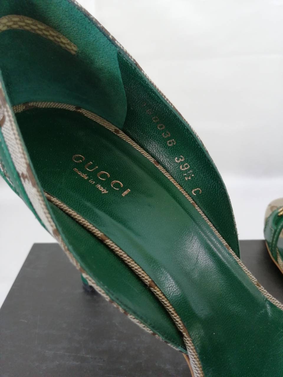 Buty vintage Gucci, buty z monogramem Gucci, buty z dekoltem
