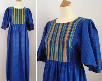 Robe bohème vintage des années 60, robe bleu foncé, robe brodée des années 60, style hippie boho, motif à carreaux, robe à franges, style festival hippie