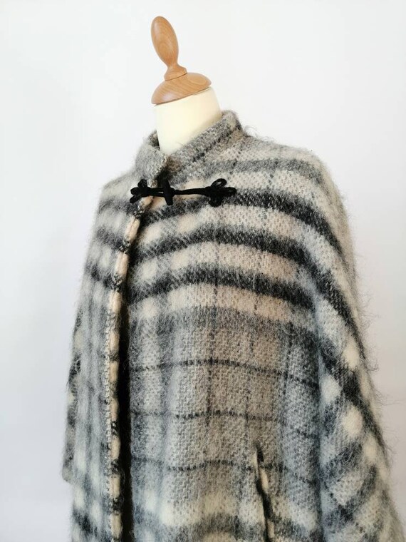 Woolen cape, vintage 70s poncho, mohair wool, bei… - image 9