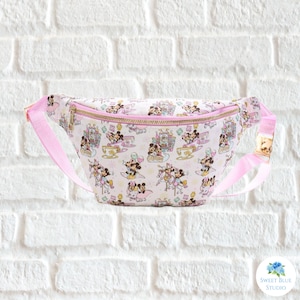 Mickey e Minnie Fanny Pack | Magic Kingdom Fanny Pack | Disney Character Fanny Pack | Jumbo Printed Fanny Pack | Disney Long Strap Fanny