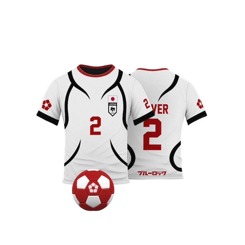 K&ouml;nnte beinhalten: Wei&szlig;es Fu&szlig;balltrikot mit schwarzen und roten Akzenten, das die rote Nummer 2 zeigt. Das Trikot hat ein japanisches Flaggenemblem und einen passenden rot-wei&szlig;en Fu&szlig;ball.