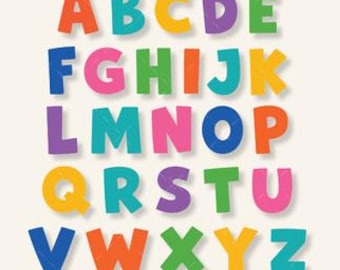 Puede incluir: Un conjunto de letras del alfabeto de la A a la Z dispuestas en cinco filas. Cada letra presenta una fuente sans-serif negrita y redondeada en varios colores brillantes, incluidos rojo, azul, amarillo, morado, verde, naranja y rosa. El texto Designs Nook es visible en la esquina superior izquierda.