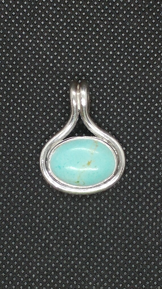 Vintage Silver oval turquoise pendant