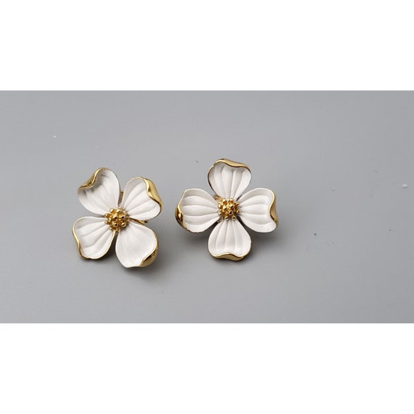 dogwood goldtone trifari vintage clipon earrings