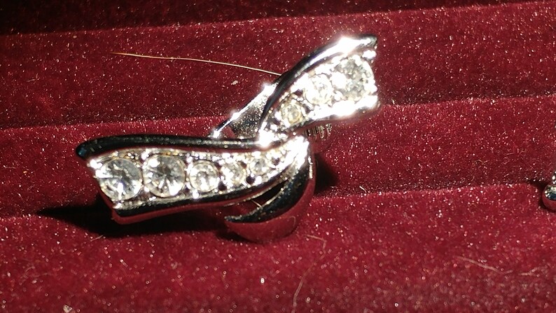 Abstract Rhinestone Signed silver tone ribbon earrings clip on