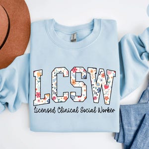 Blommig LCSW-tröja, LCSW-tröja med vildblommor, LCSW-present, rund hals för legitimerad klinisk socialarbetare, uppskattningspresent för socialarbetare bild 3