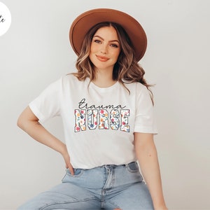 Traumasjuksköterska med blommönster, traumasjuksköterska med blommönster, traumasjuksköterska som present, sjuksköterska som uppskattning, trauma IVA-sjuksköterska, traumat bild 7