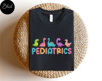Koszulka pediatryczna Koszulka pediatryczna Dinozaury Koszulka, Koszulka pielęgniarska dla pediatrów Koszulka PEDS Koszulka pielęgniarska dla pediatrów Koszulka pielęgniarska dla pediatrów Prezent dla pielęgniarki pediatrycznej Koszulka pielęgniarska dla pediatrów