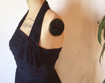 Elegant inky midnight blue silk plisse chiffon 1940s halter neck vintage evening gown