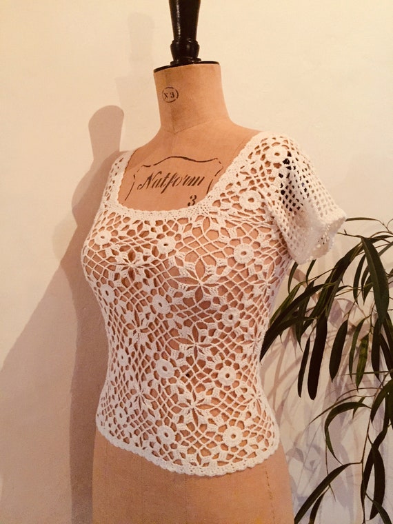 Pretty cream 1960s handmade cotton crochet top RES