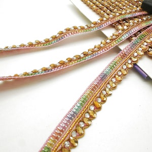 Acabamento em strass MULTICOLOR