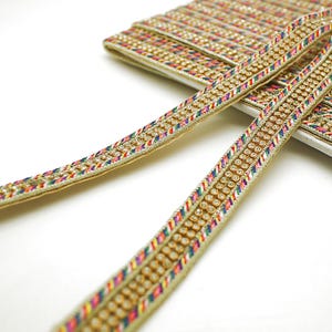 ACABAMENTO DE STRASS MULTICOLORIDO com strass