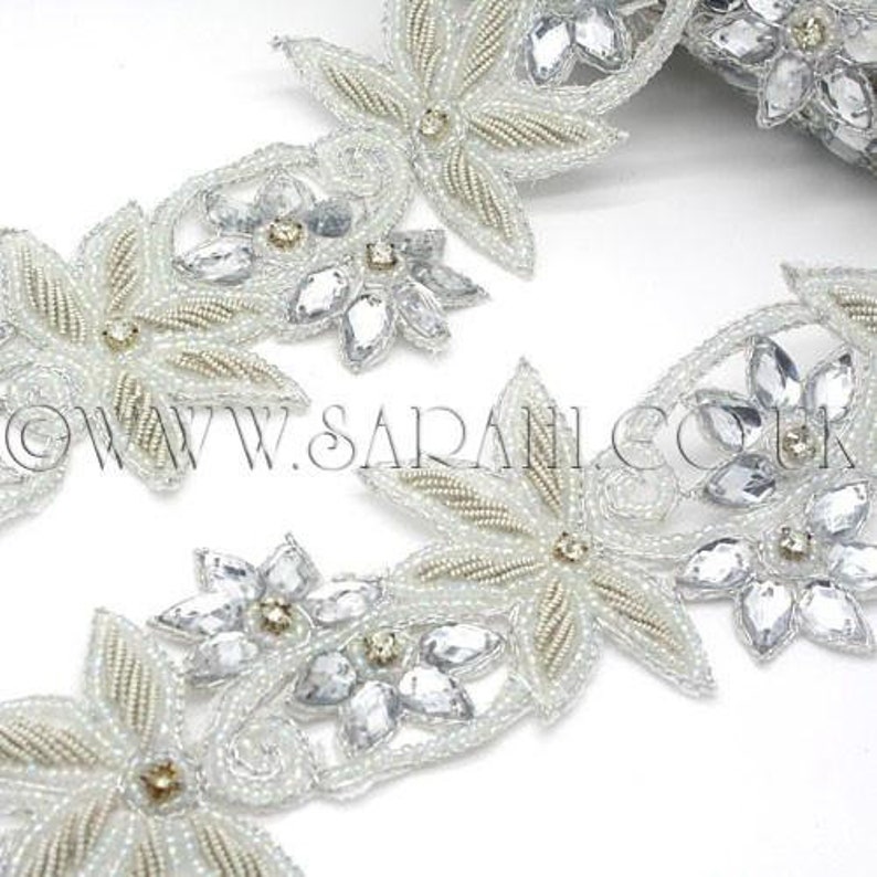 WHITE SILVER FLORAL sequin trim,beaded trim,trimming,costume,edging,stones,beads,fashion,art,crafts,sewing,embellishment,decoration