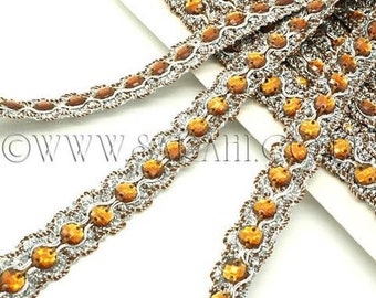 Ribete de pedrería marrón