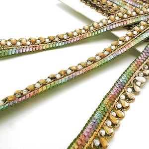 Acabamento em strass MULTICOLOR