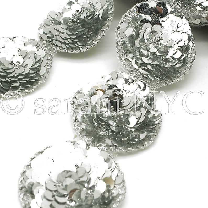 SILVER SEQUIN CIRCLE trim image 2