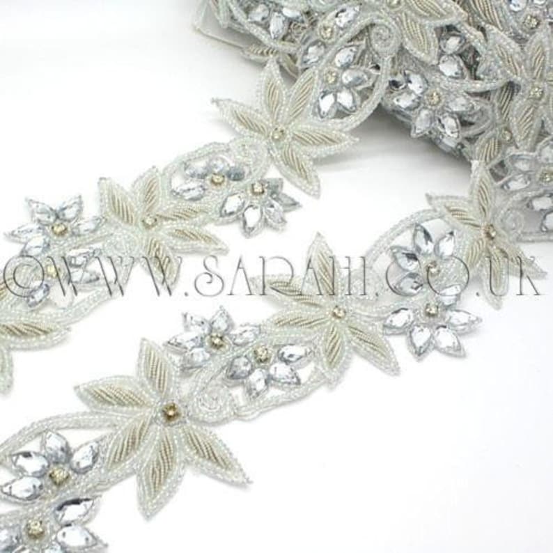 WHITE SILVER FLORAL sequin trim,beaded trim,trimming,costume,edging,stones,beads,fashion,art,crafts,sewing,embellishment,decoration