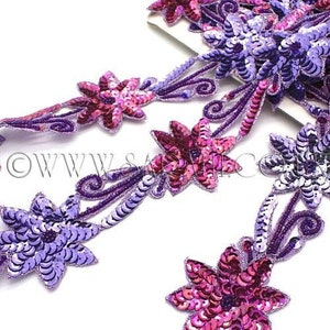 Adorno de lentejuelas con diseño floral color rosa lila