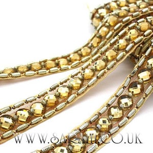 Acabamento em contas de Strass Dourado