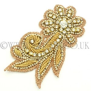 Motivo floral con cuentas de CRISTAL BRONCE ORO, aplique