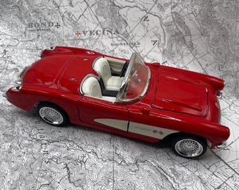Solido 1:24 Scale Die-Cast Convertible 1957 Chevrolet Corvette Model - Red White, Moving Parts
