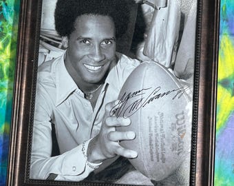 Autographed Black/White 8x10 Photo of Lynn Swann 1977