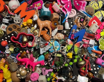 Elige tu color Magpie Mix: Baratijas, juguetes, miniaturas, joyas y cuentas misteriosas recuperadas.