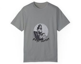 Bookish Nook T-Shirt, 'Hot Girls Read' Feminist Tee, Cozy Bookworm Apparel, Perfect Gift for Avid Readers & Book Club Members