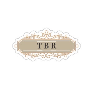 Könnte beinhalten: Ein dekorativer Aufkleber mit einem goldenen, verzierten Rahmen und dem Text "TBR" in schwarzen Buchstaben.