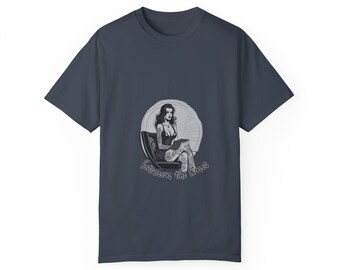 Bookish Nook T-Shirt, 'Hot Girls Read' Quote, Feminist Enemies-to-Lovers Tee, Perfect for Book Club & Avid Readers - Women's Gift