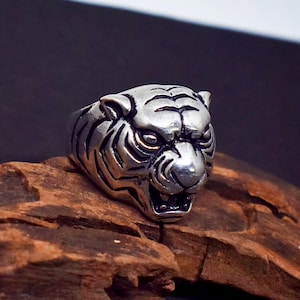 Oxidized Sterling Silver Lion Ring: Gothic Punk Statement Jewelry