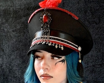 Ropa de cuervo Sombrero de capitán negro de sacerdotisa gótica con joya roja 59cm