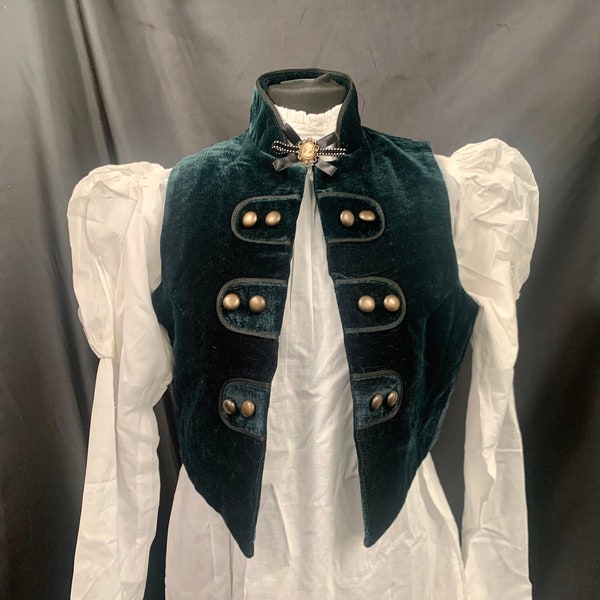 Steampunk gotisch flessengroen fluwelen vest, blouse en cameo broche ensemble ml UK 10/12